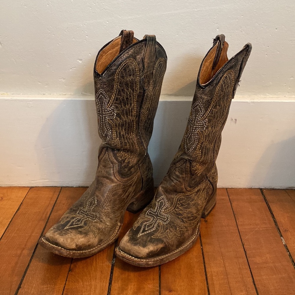 These have been well worn and resoled once. They are a 2 1/2 T.